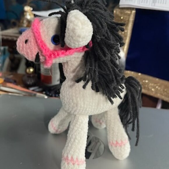 8" White Horse with black mane and tail - Picture 3 of 7